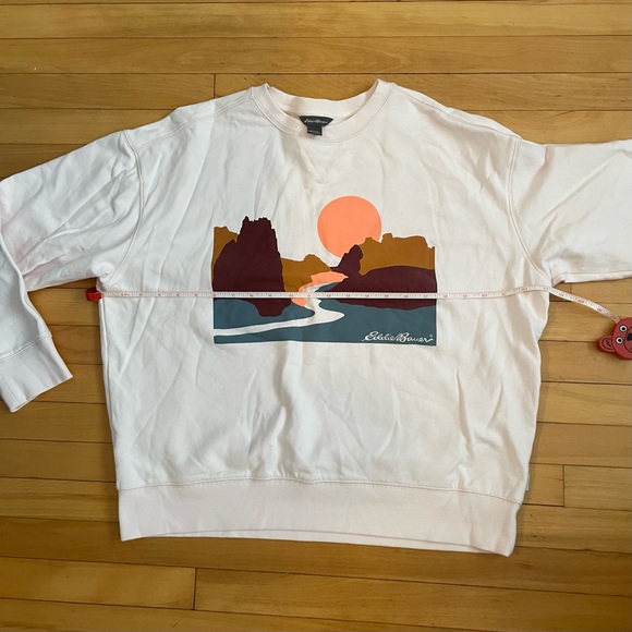 Eddie Bauer women’s large sweatshirt in very light link. - Picture 2 of 7